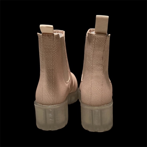 Dirty Laundry Women's Margo Chelsea Boot - Picture 4 of 5